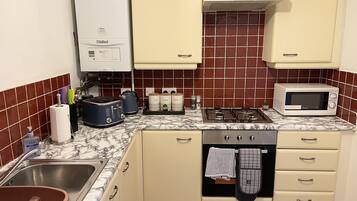 Comfort Apartment, Private Bathroom | Dapur berkongsi