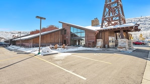 Exterior - Updated, Newly furnished condo near Resorts, Bus route and Main Street (Park City)