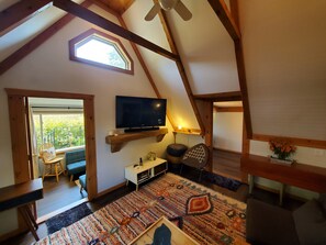 Smart TV, chimenea y impresora 