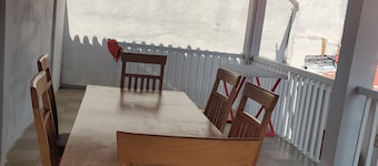 Lower Villa, Town House