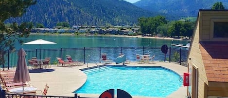 室内游泳池,室外游泳池