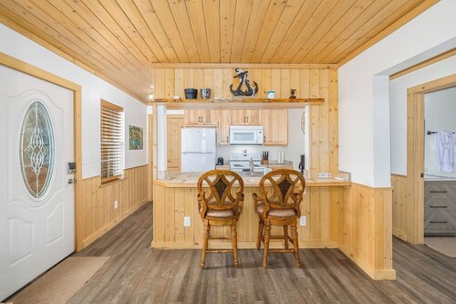 Aspen Leaf Lodges is back with 4 newly renovated cabins