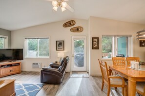 Fernseher, Kamin, Videothek