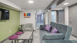 A modern living room with a sofa, armchair, and a coffee table. - Downtown Leavenworth 2BR – Walk to Shops & Events (Leavenworth)