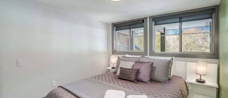 2 dormitorios, tabla de planchar con plancha, wifi gratis y ropa de cama