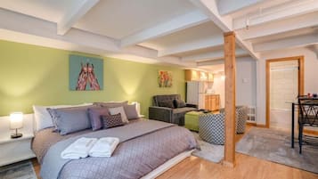 Iron/ironing board, WiFi, bed sheets