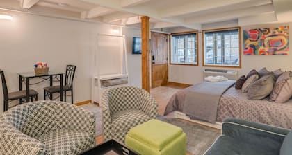 Inn On 8th, Suite C - In the Heart of Town