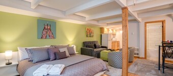 Inn On 8th, Suite C - In the Heart of Town