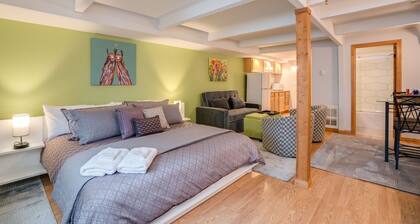 Inn On 8th, Suite C - In the Heart of Town