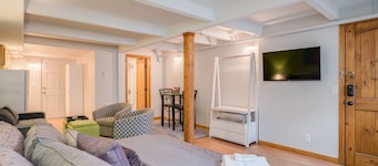 Inn On 8th, Suite C - In the Heart of Town