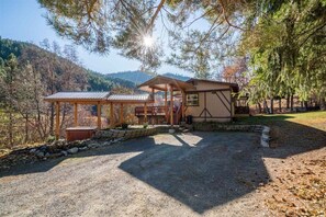 Property grounds - Secluded Spectacular Setting Minutes from Downtown (Leavenworth)