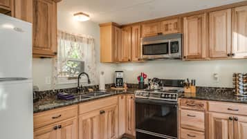 KylskÄp, mikrovÄgsugn, ugn och spishÀll