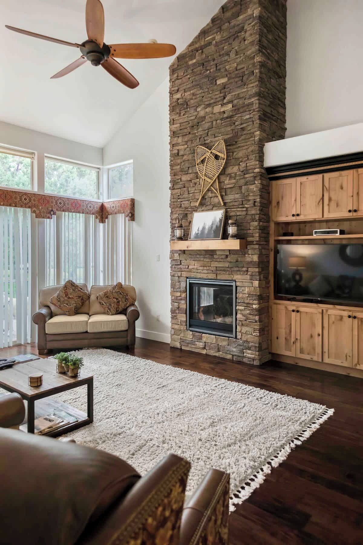 Smart TV, fireplace, DVD player