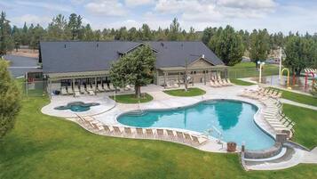 Piscina interna, piscina aquecida