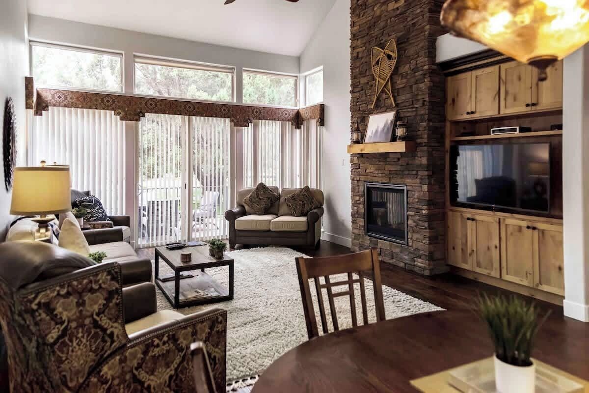 Smart TV, fireplace, DVD player