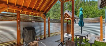 Cozy Mountain Retreat Near Leavenworth w/ Private Patio