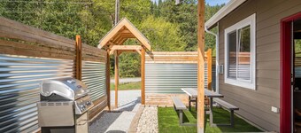 The Bear Den - Quaint Retreat Close To Town