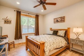 1 bedroom, iron/ironing board, free WiFi, bed sheets - Cozy Mountain Retreat Near Leavenworth w/ Private Patio (Leavenworth)