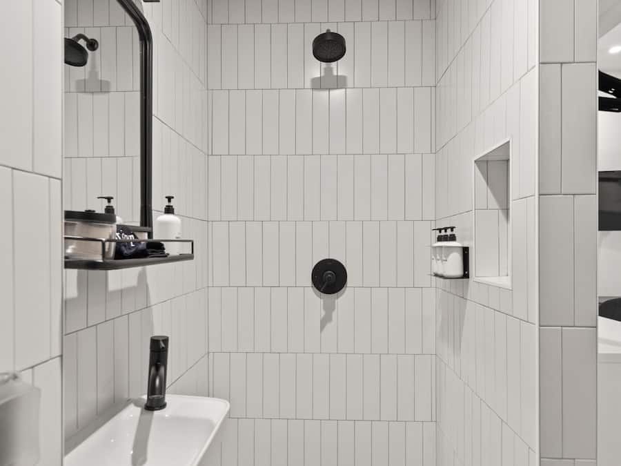 Traditional Studio, 1 Queen Bed (Self Check-in with Virtual Front Desk) | Bathroom