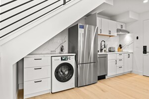 Premium Loft, 1 Queen Bed (Self Check-in with Virtual Front Desk) | Private kitchen