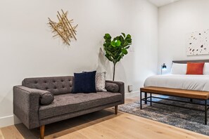 Traditionele studio, 1 queensize bed (Self Check-in with Virtual Front Desk) | Woonruimte | Smart-tv