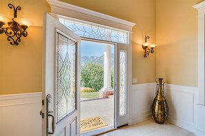 Interior - Heavenly Heights - Sweeping Territorial Views (Leavenworth)