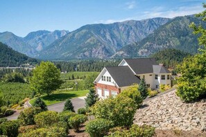 Exterior - Heavenly Heights - Sweeping Territorial Views (Leavenworth)