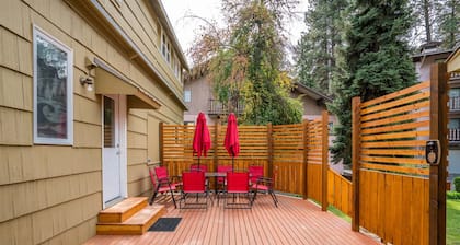 Art-Inspired Getaway with Games, Grill & Cozy Nooks