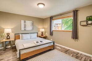 3 bedrooms, iron/ironing board, free WiFi, bed sheets