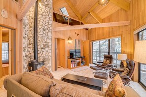 TV - The Octagon House - Fun Design in Nature (Leavenworth)