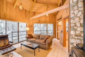 TV - The Octagon House - Fun Design in Nature (Leavenworth)