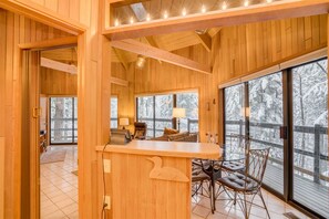 Interior - The Octagon House - Fun Design in Nature (Leavenworth)