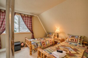 2 slaapkamers, een strijkplank/strijkijzer, beddengoed