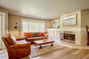 TV, fireplace, DVD player