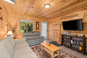 Smart-TV, peis, videospill og filmbibliotek