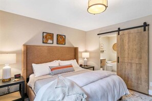 2 habitaciones, tabla de planchar con plancha y cuna de viaje