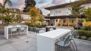 Terrace/patio - The Catrina Hotel (San Mateo)