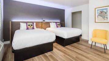 Chambre Standard, 2 lits doubles, non-fumeur, réfrigérateur et four à micro-ondes