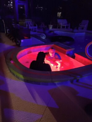 Una piscina techada, una piscina climatizada