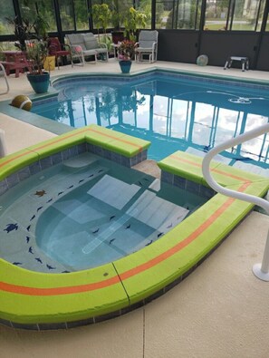 Piscina coperta, una piscina riscaldata