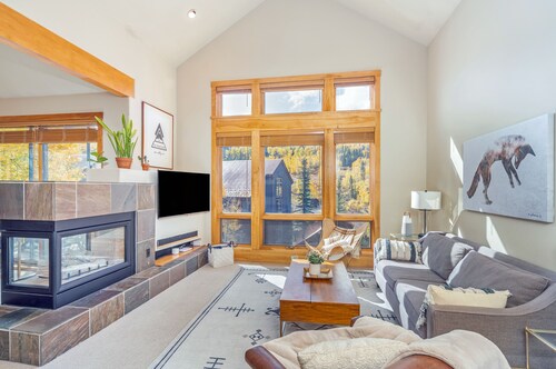 Ski In/Out/LIfts 1&10 steps awayTRUE 2BR/2BA+LOFT+ATTACHED HEATED GARAGE+Balcony