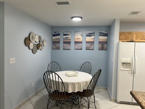 Dining - Lovely Private Cottage, less than 5 miles to the beach!!! (Naples)