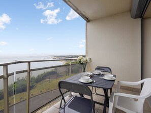 Outdoor dining - Studio Croskey - Welkeys (Biarritz)