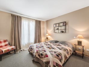 3 slaapkamers, een strijkplank/strijkijzer, wifi, beddengoed