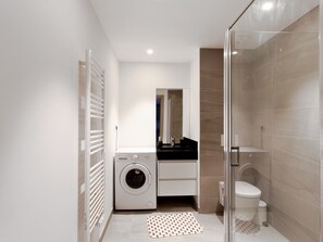 Shower, towels
