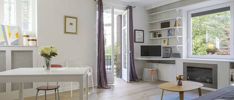 TV, books