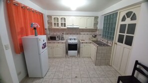 Refrigerador, microondas, horno y lavavajillas 