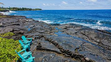 Plage, chaises longues, serviettes de plage