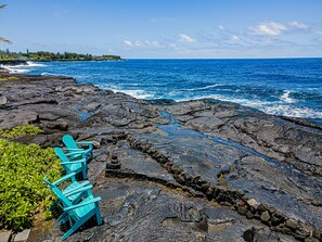 On the beach, sun loungers, beach towels - Absolute Oceanfront on Ancient Lava Cliffs! Whales, dolphins, turtles! (Keaau)