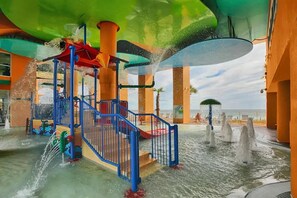Children's area - Luxurious Oceanfront Large Unit: 2 Master Suites, Bunk Area, Free Beach Chairs (Panama City Beach)